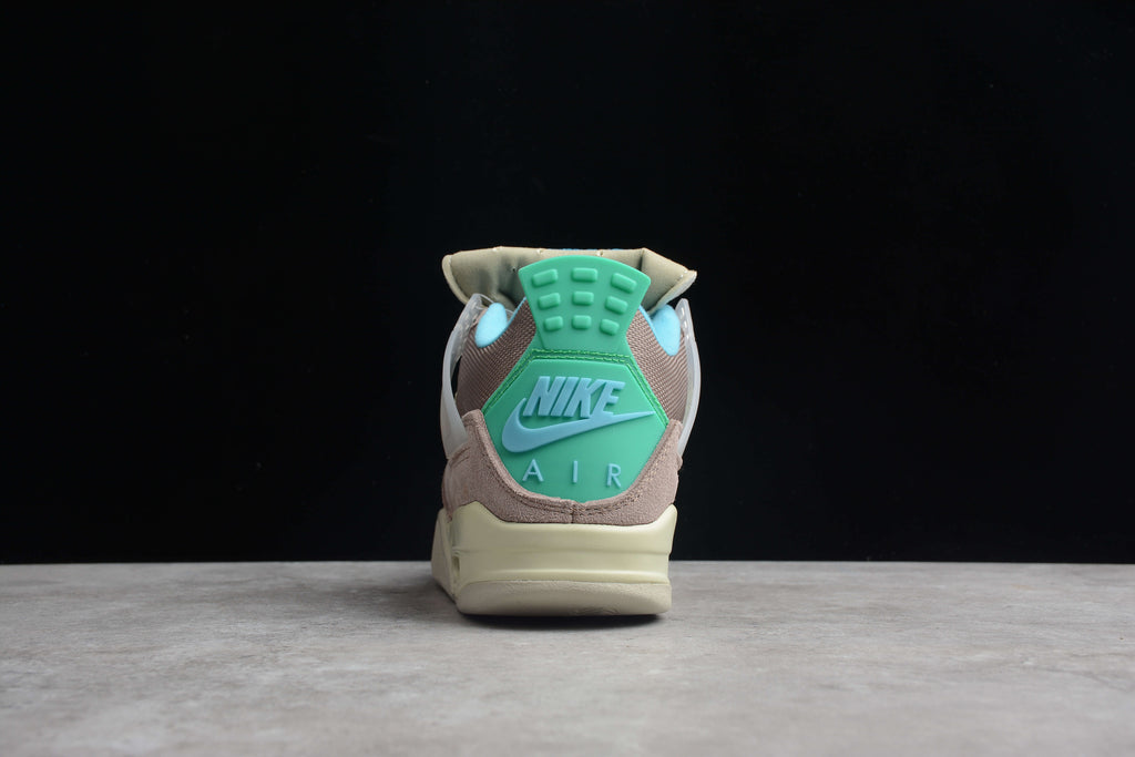 Air Jordan 4 – Marrón / Beige