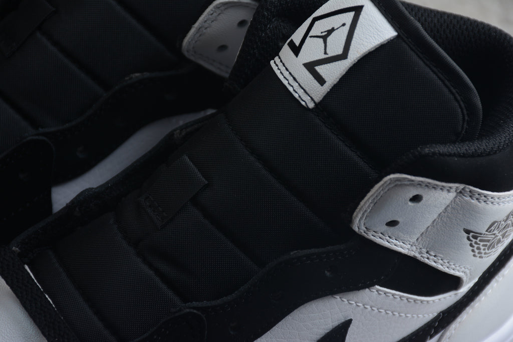 Air Jordan 1 Mid – Negro / Gris