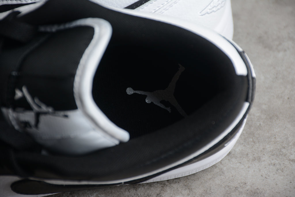 Jordan 1 Low – Negro / Blanco