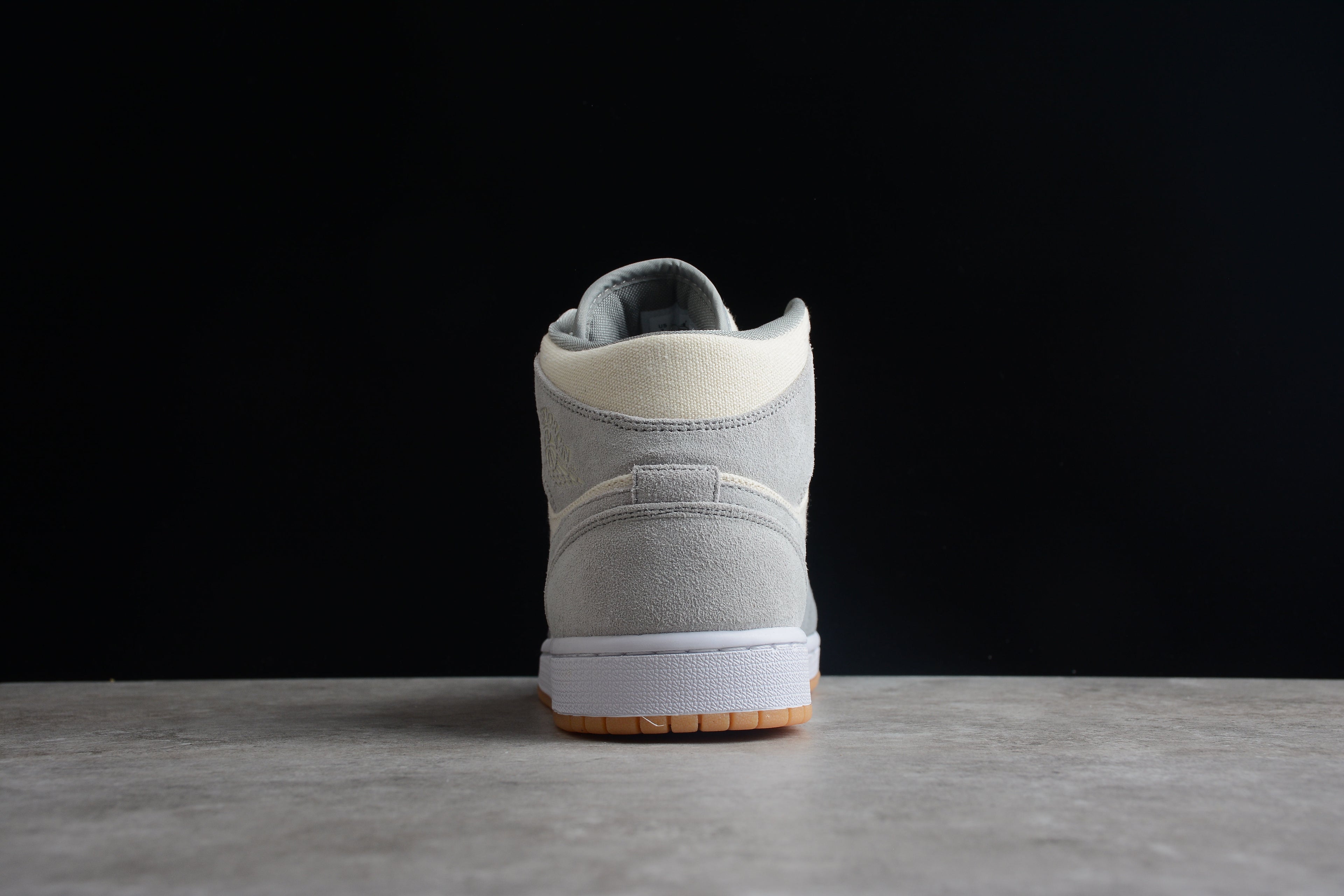 Air Jordan 1 Mid – Gris Claro / Beige