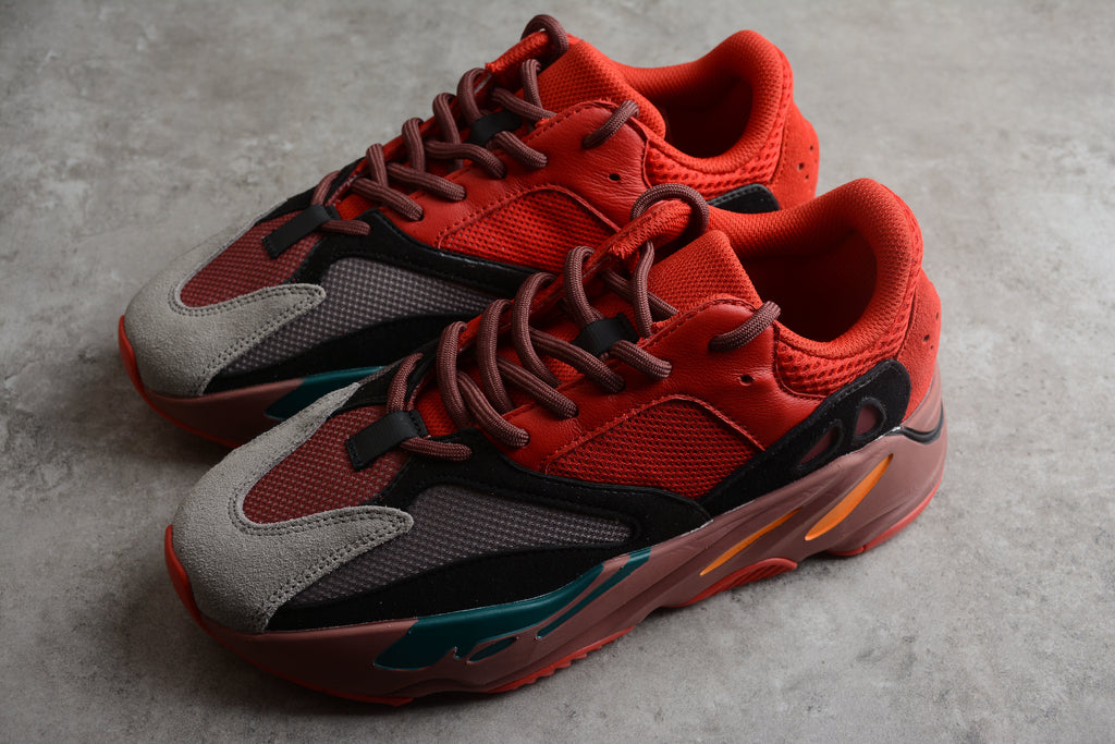Adidas Yeezy 700 – Rojo