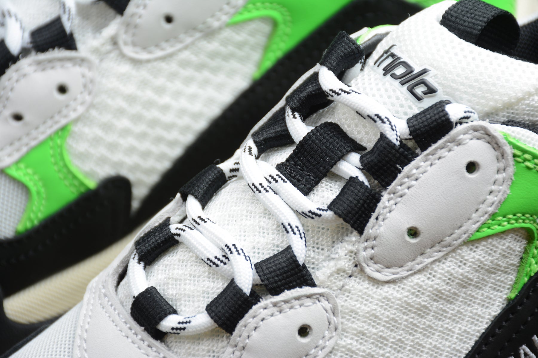 Balenciaga Triple S – Blanco / Verde