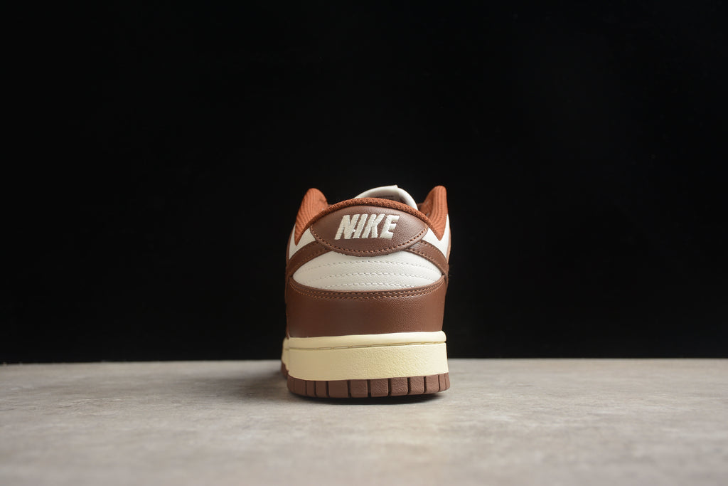 Dunk SB – Marrón / Blanco