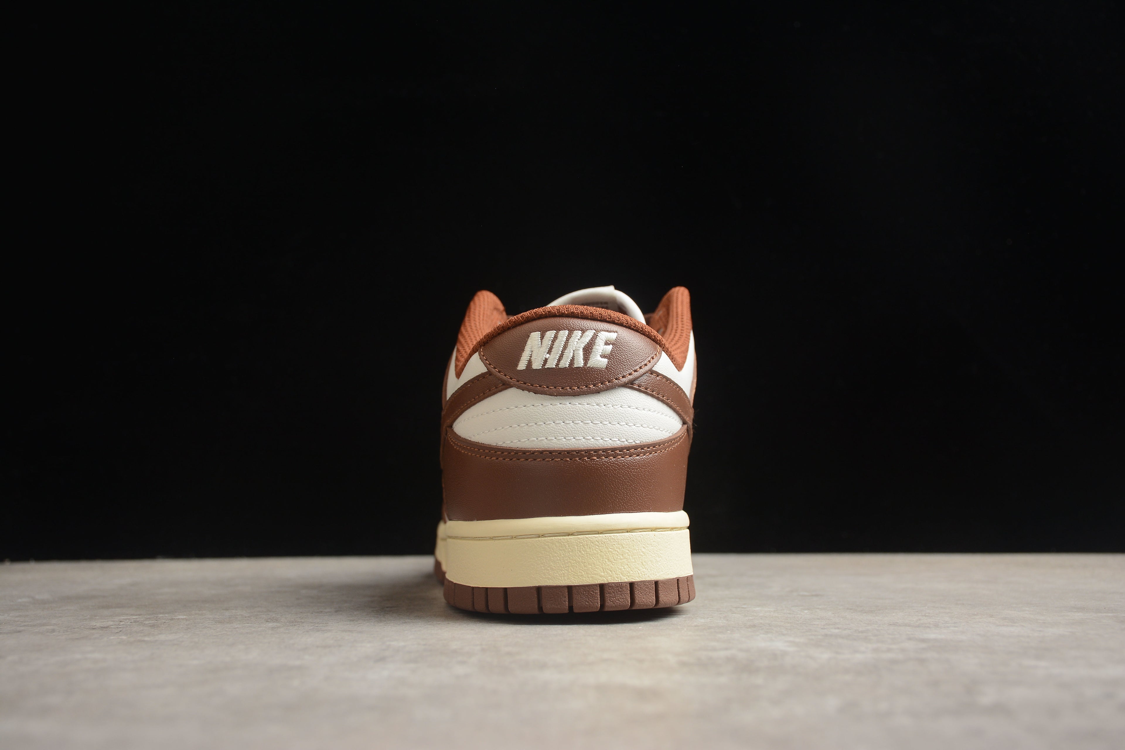 Dunk SB – Marrón / Blanco