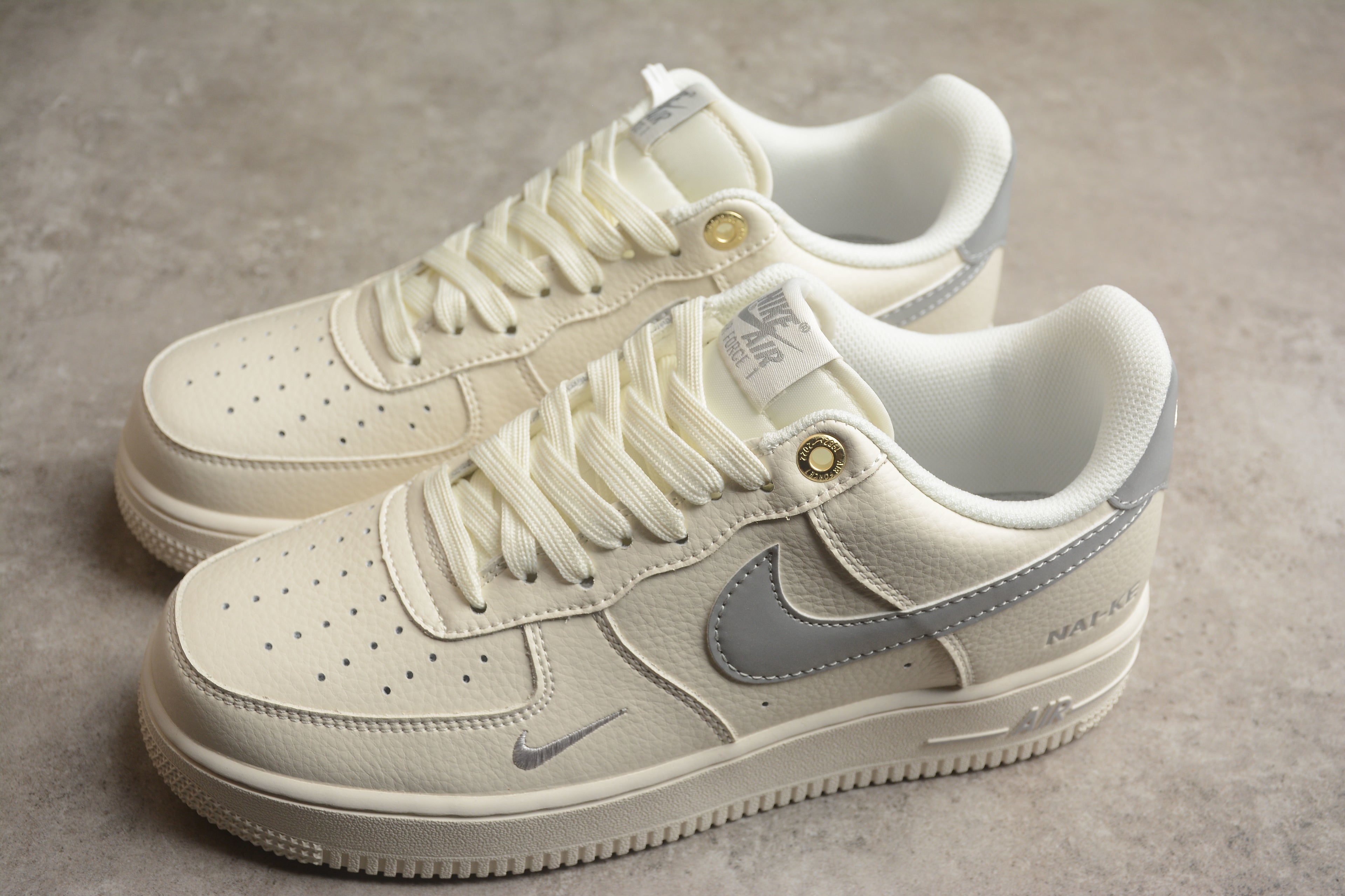 Air Force 1 Low – Beige / Gris