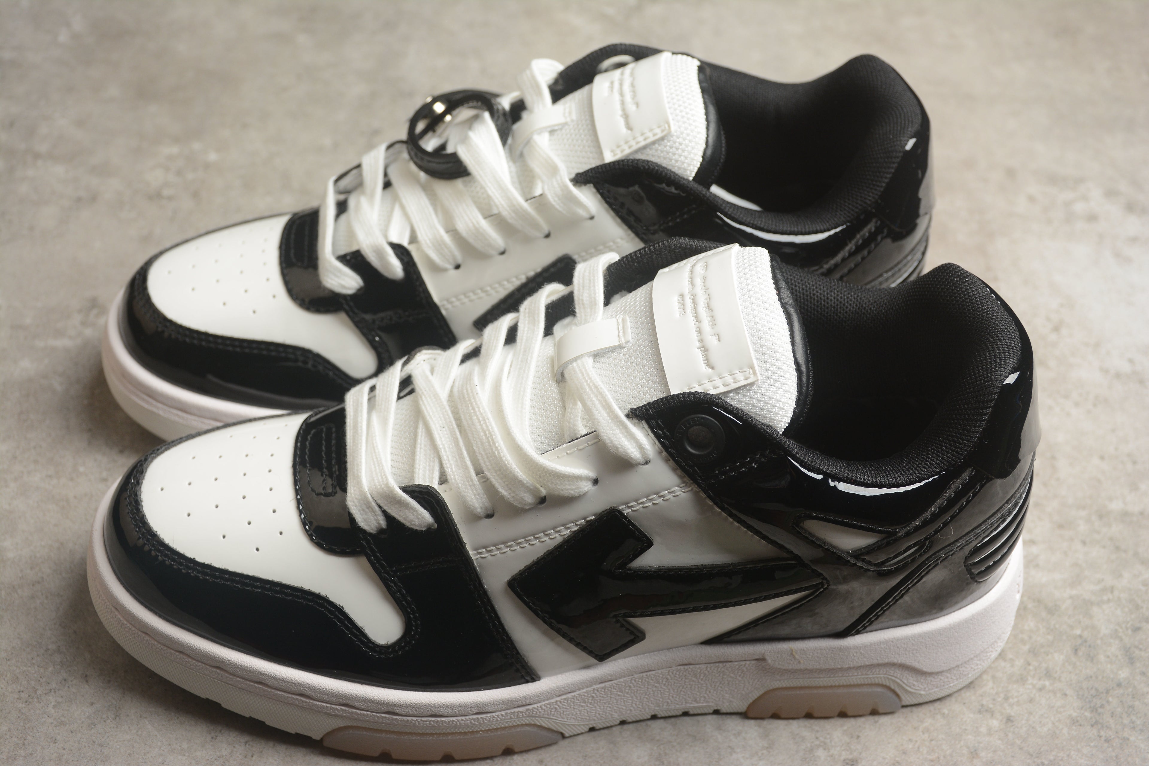 Off-White – Negro / Blanco