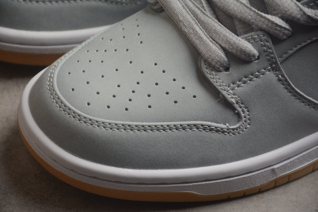 Dunk SB – Gris / Blanco