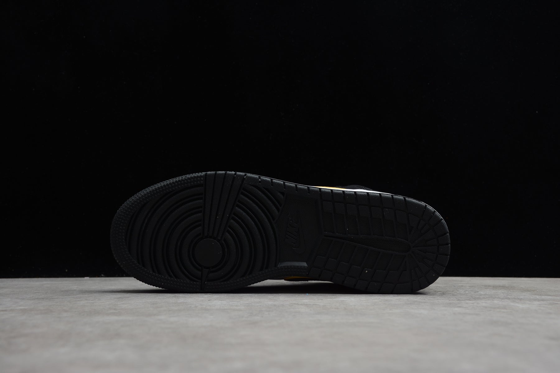 Air Jordan 1 Mid – Negro / Azul / Rojo