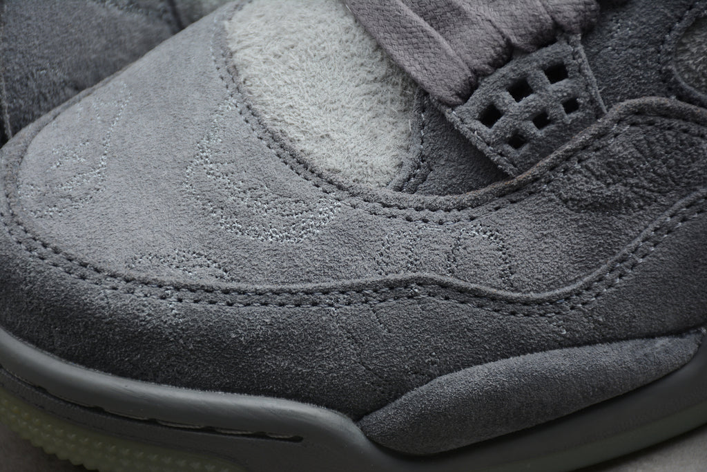 Air Jordan 4 – Gris