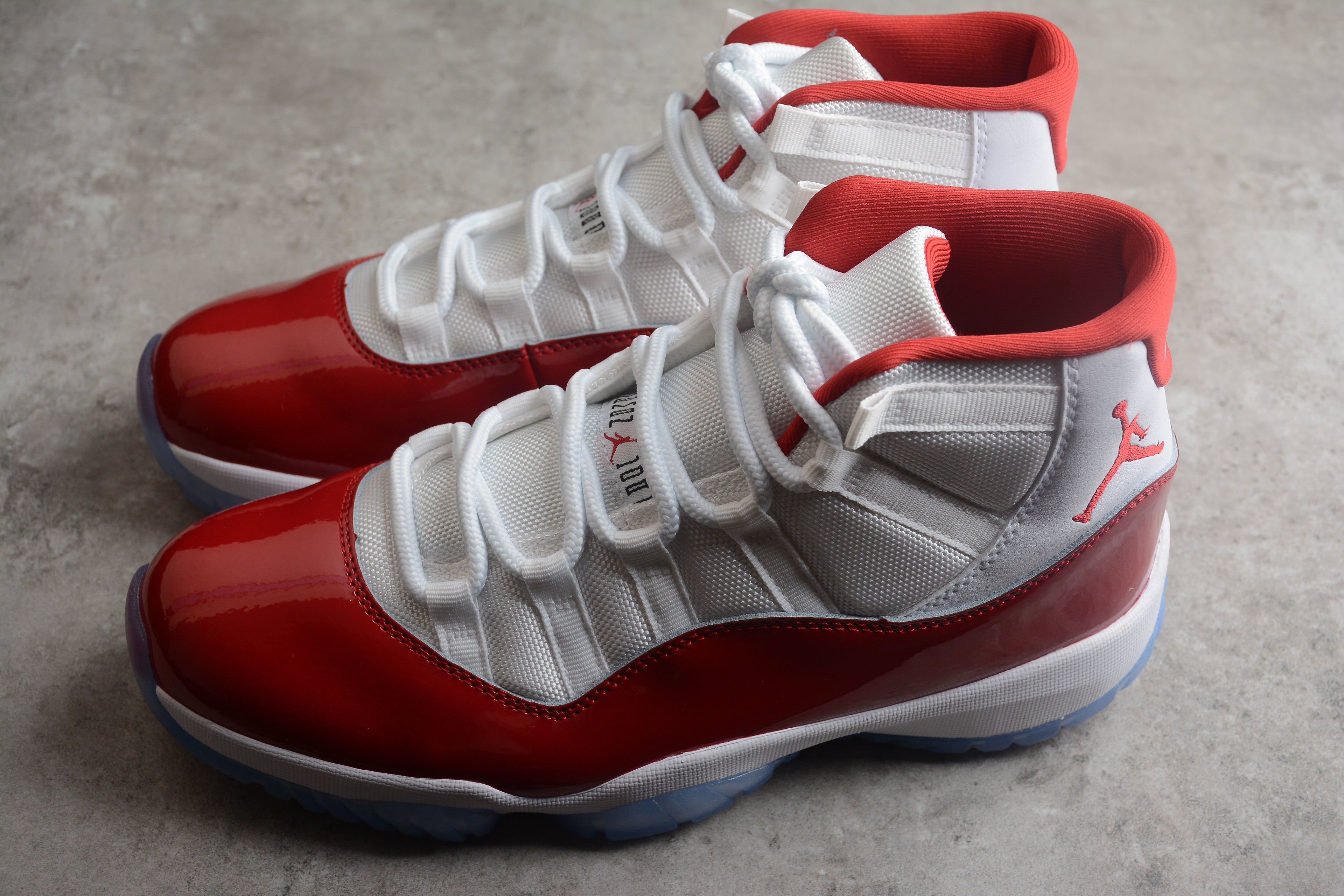 Air Jordan 11 – Rojo / Blanco