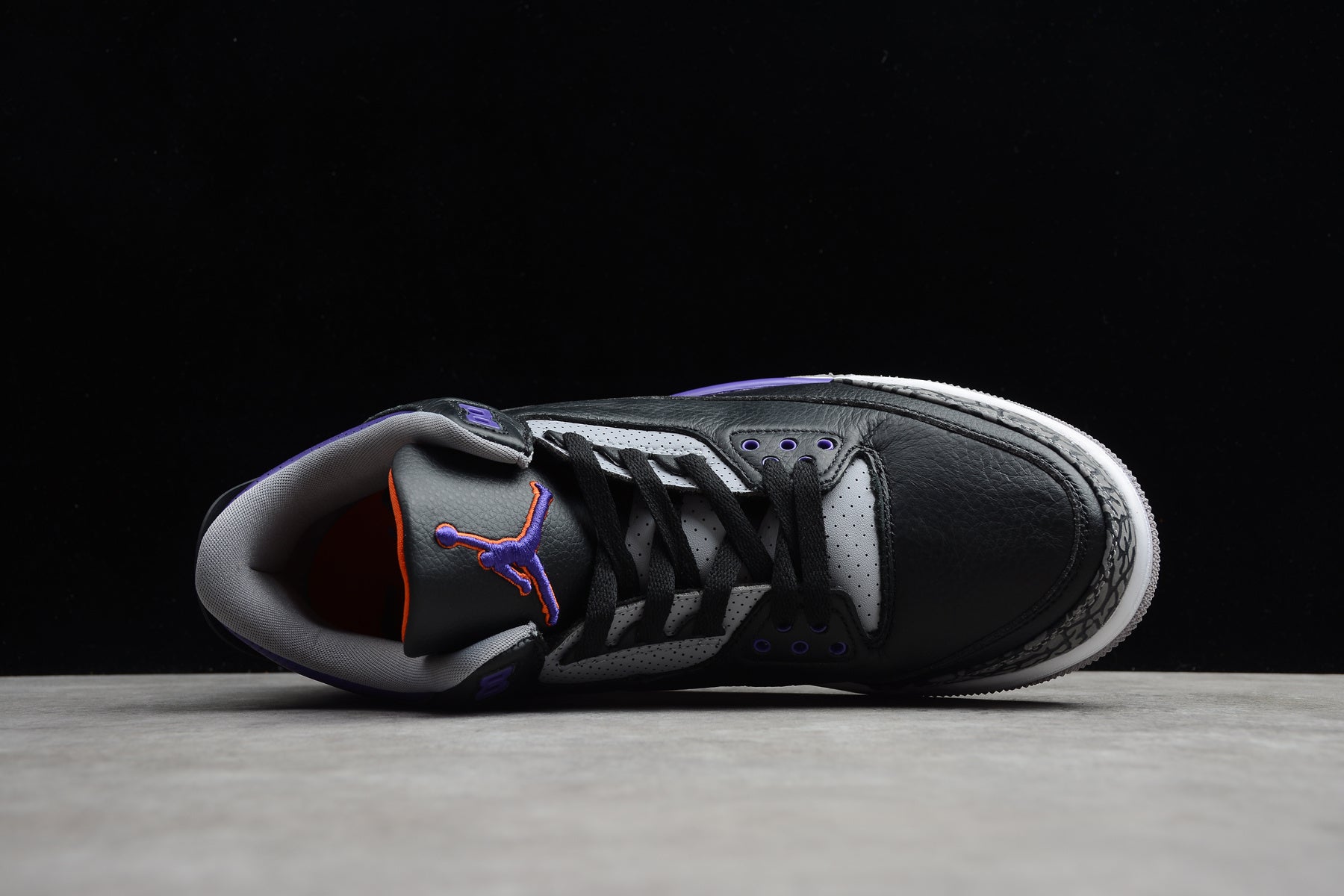 Air Jordan 3 – Negro / Lila