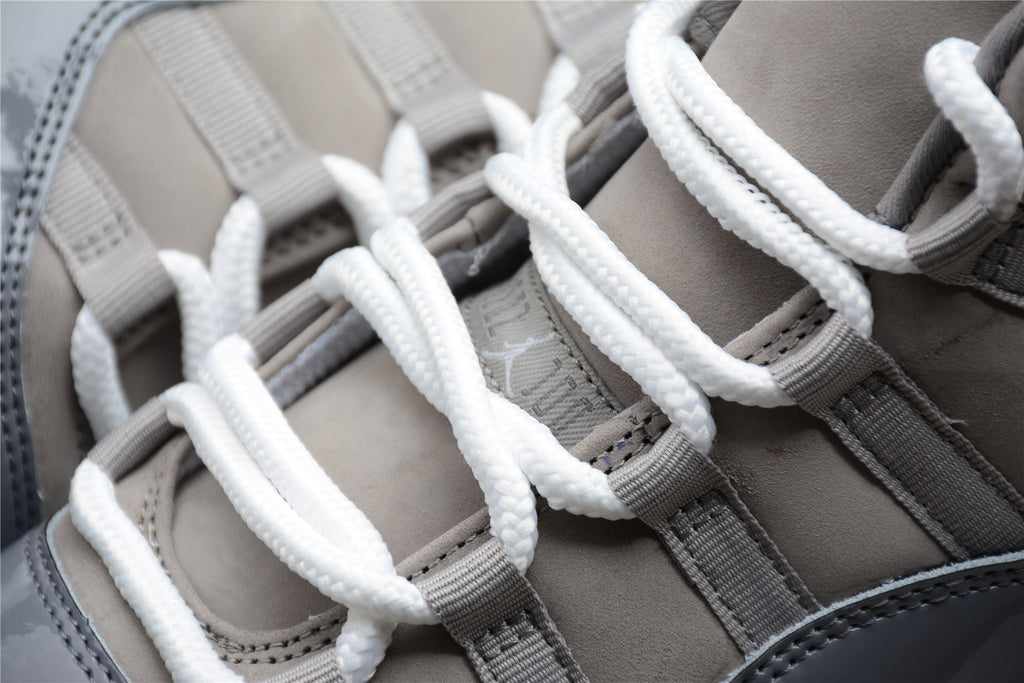 Air Jordan 11 – Gris