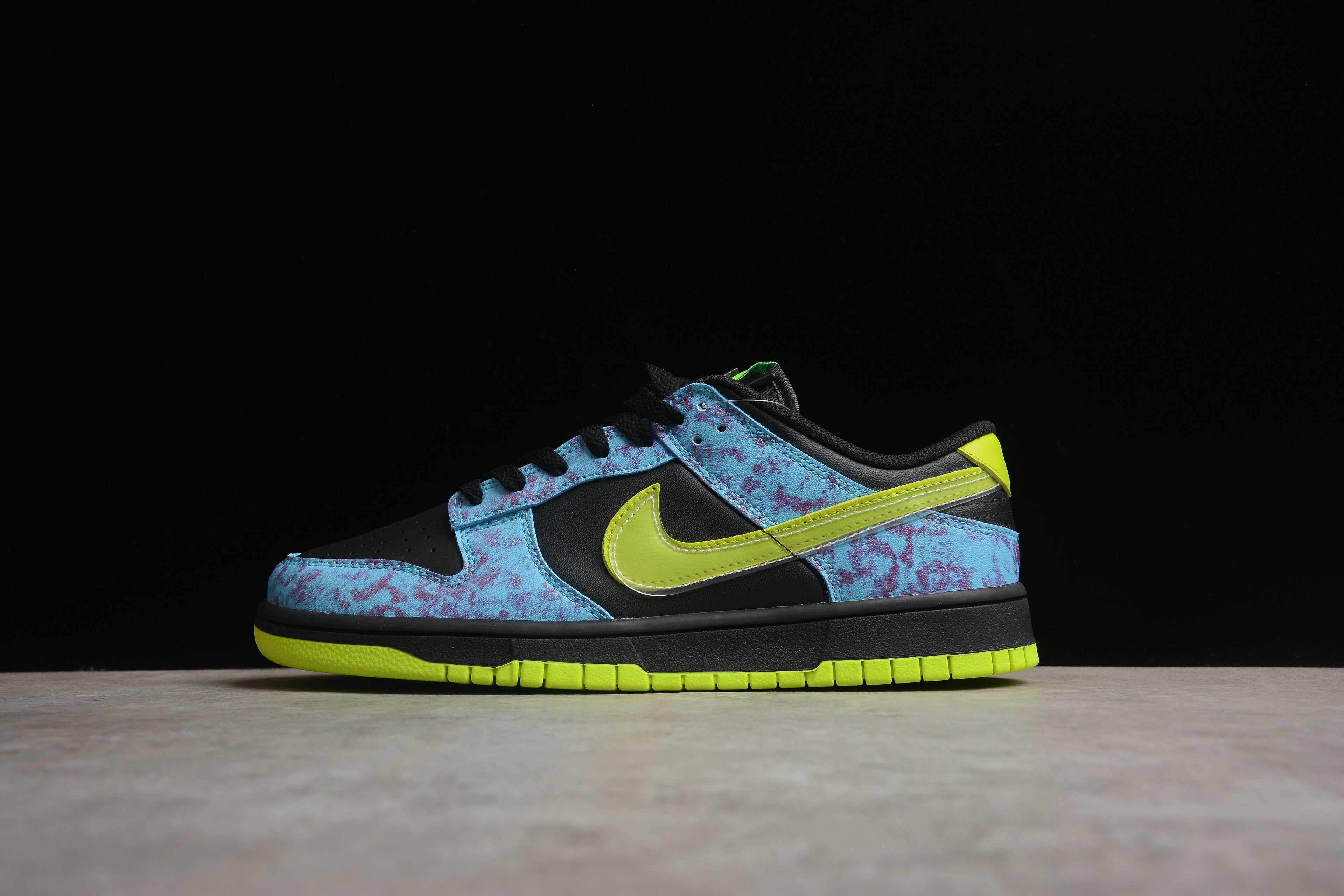 Dunk SB – Negro / Azul / Amarillo