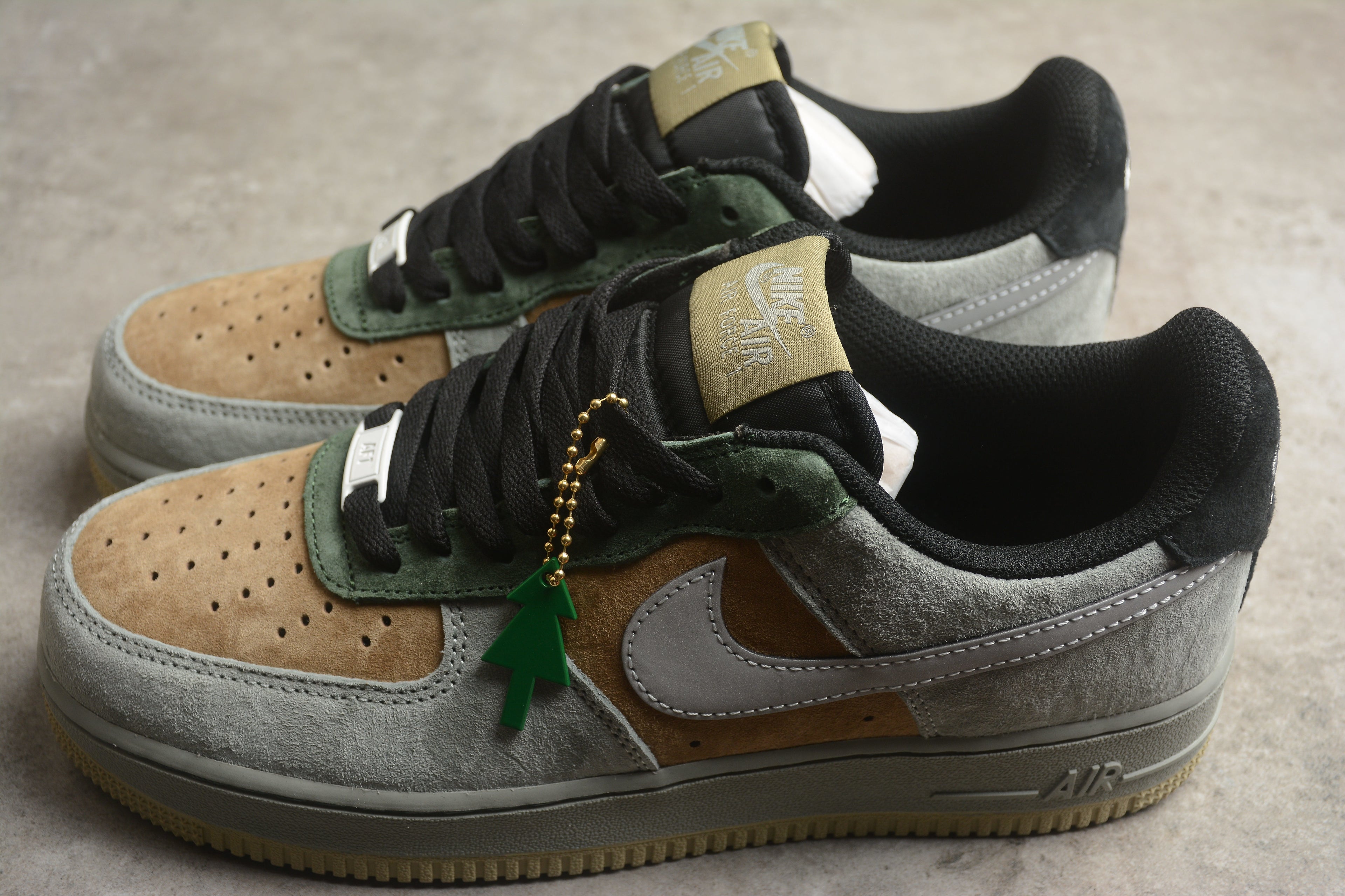 Air Force 1 Low – Gris / Marrón / Negro