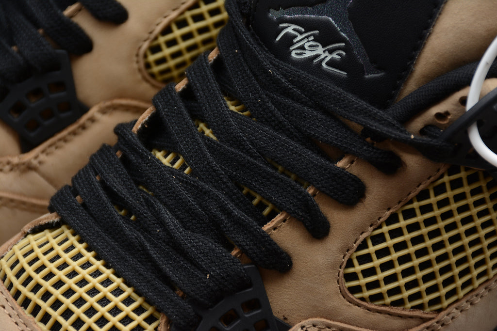 Air Jordan 4 – Beige / Dorado