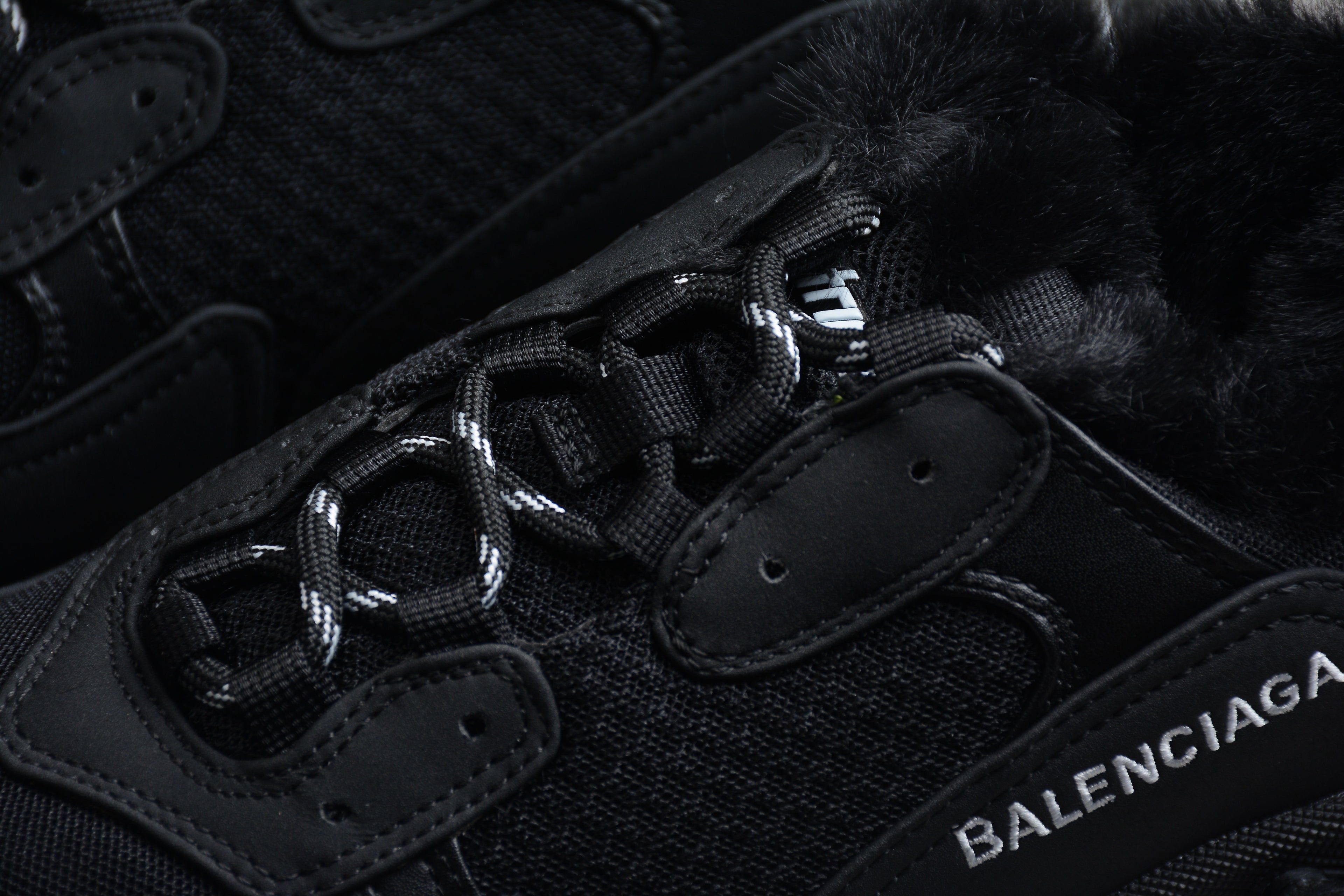 Balenciaga Triple S – Negro