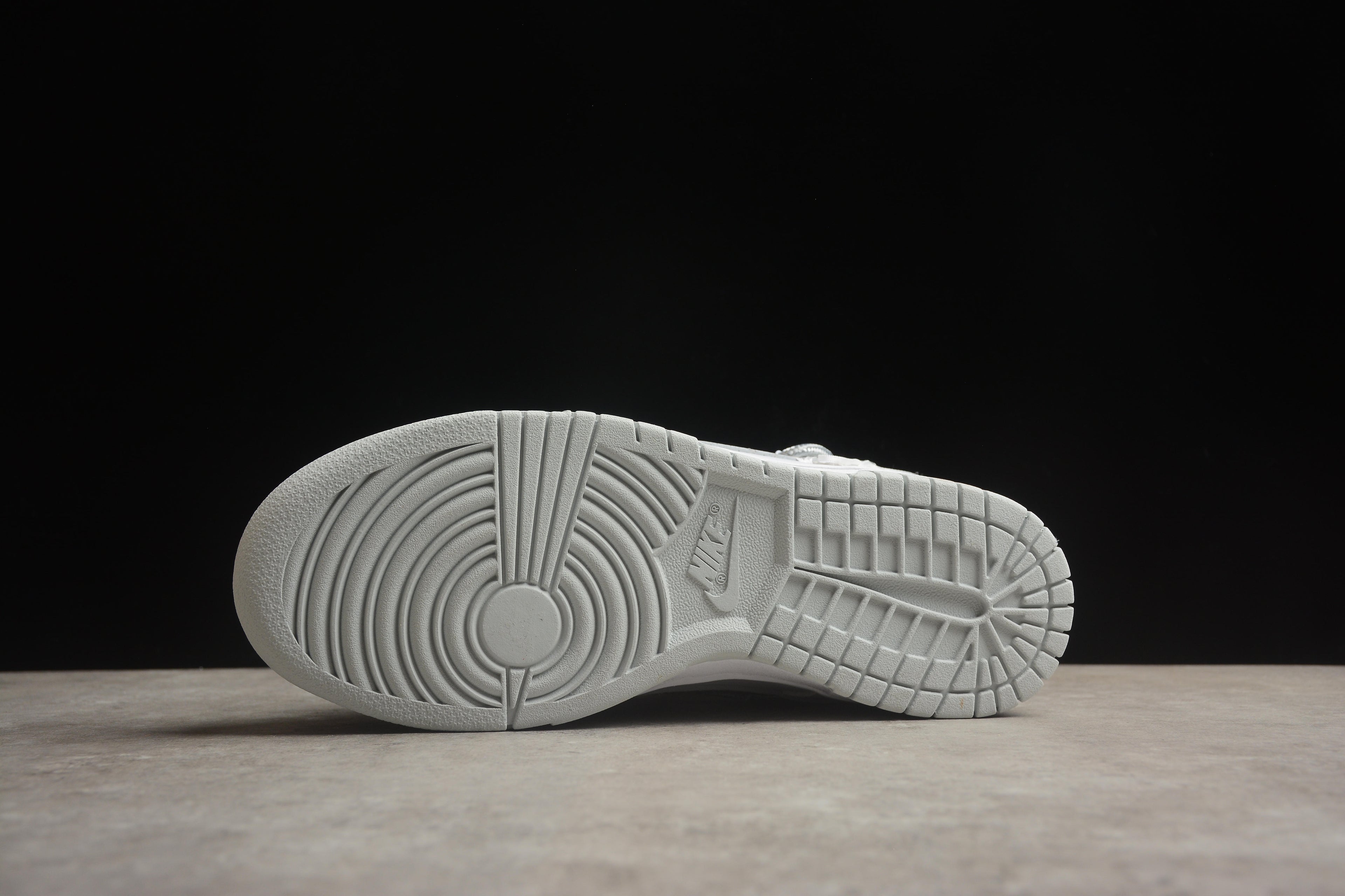 Dunk SB – Gris / Plata