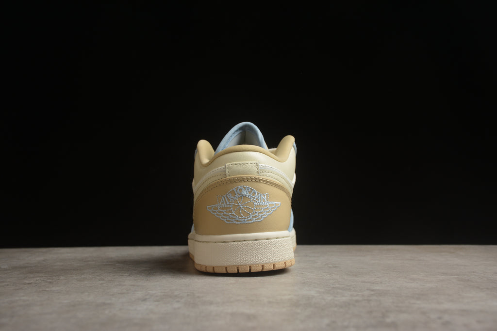 Jordan 1 Low – Beige / Azul