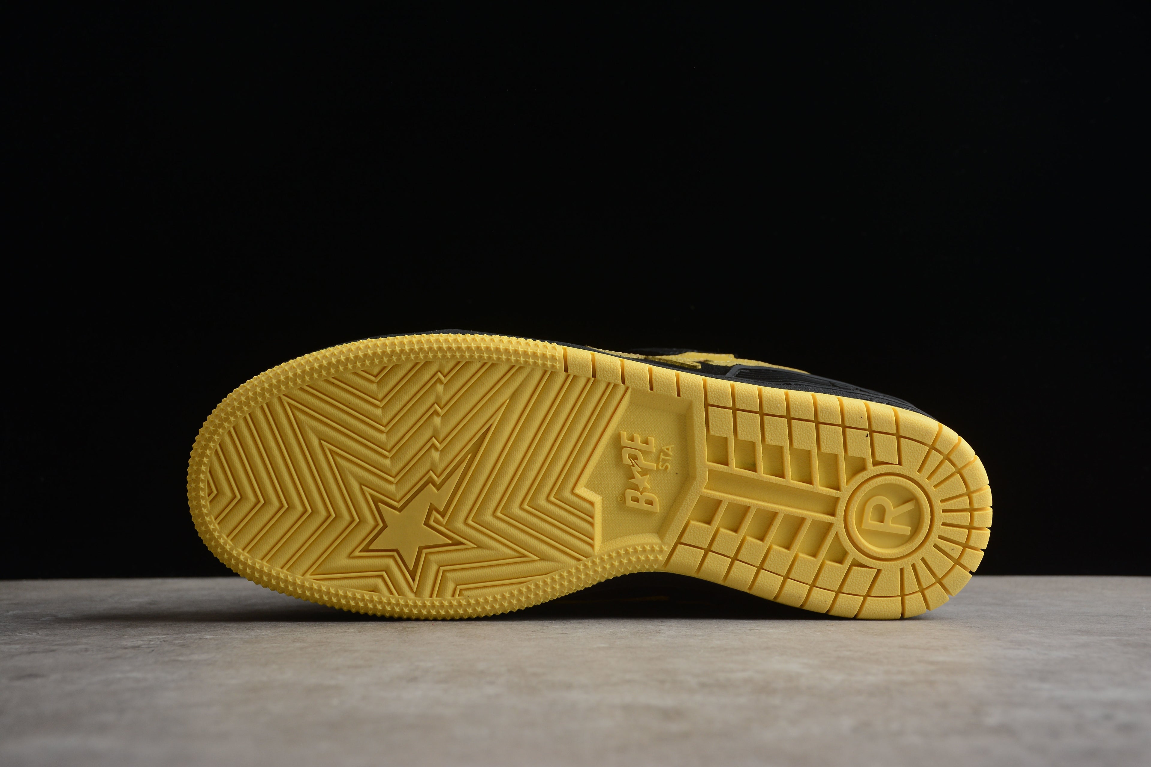 BAPE STA – Negro / Amarillo
