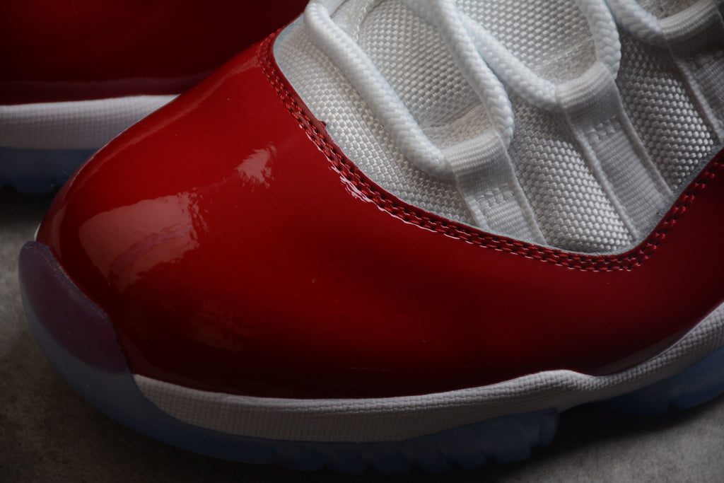 Air Jordan 11 – Rojo / Blanco