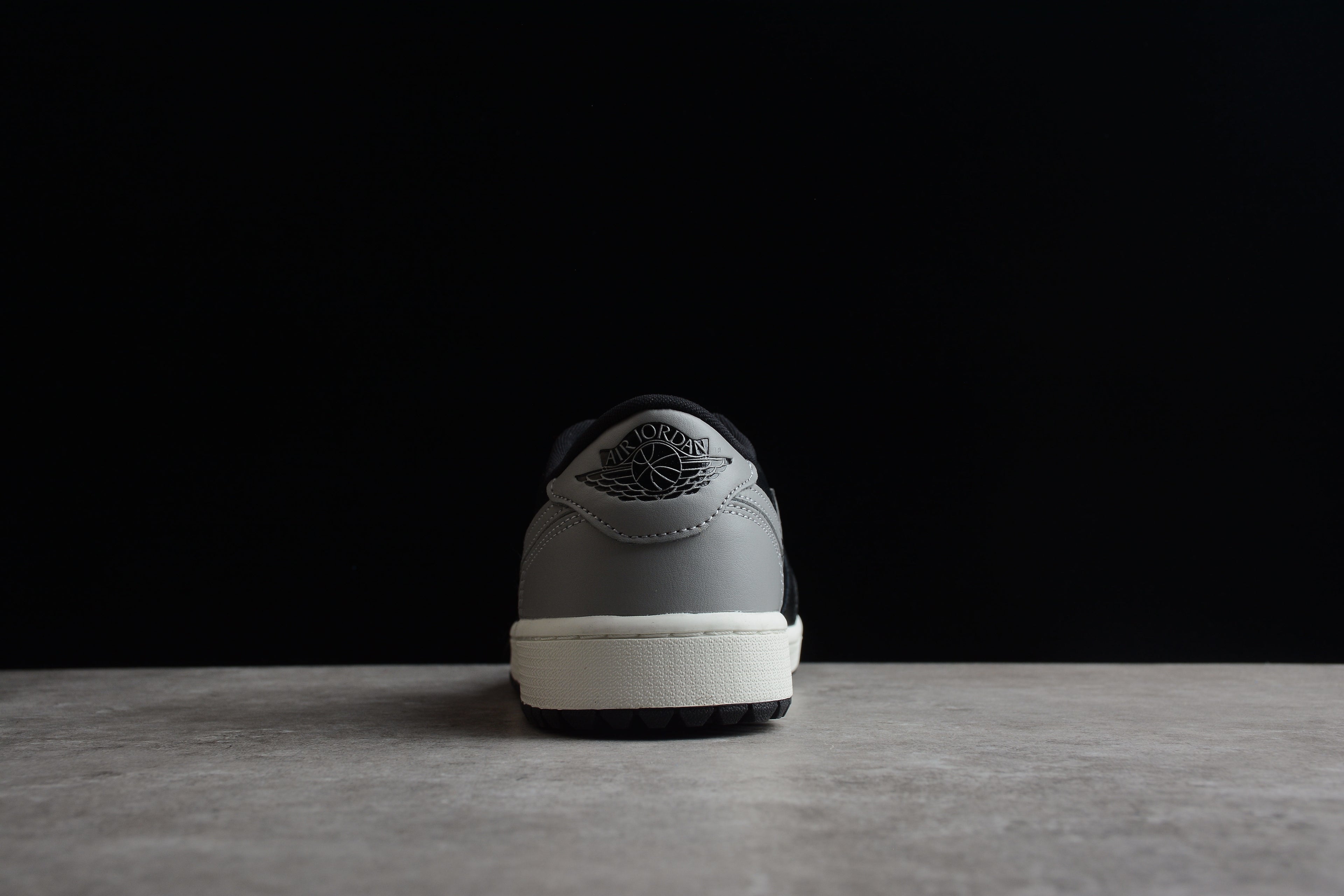 Jordan 1 Low – Negro / Gris