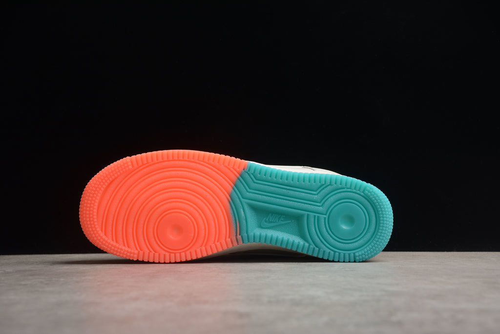 Nike Air Force 1 Low – Blanco / Naranja / Azul
