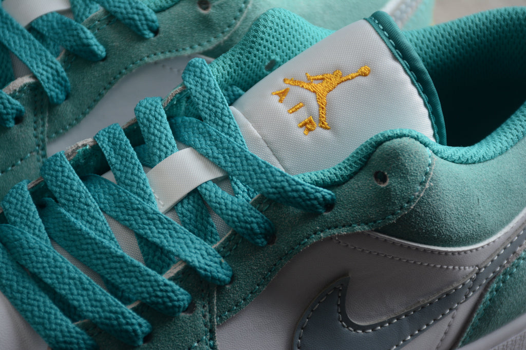 Jordan 1 Low – Turquesa Claro / Blanco
