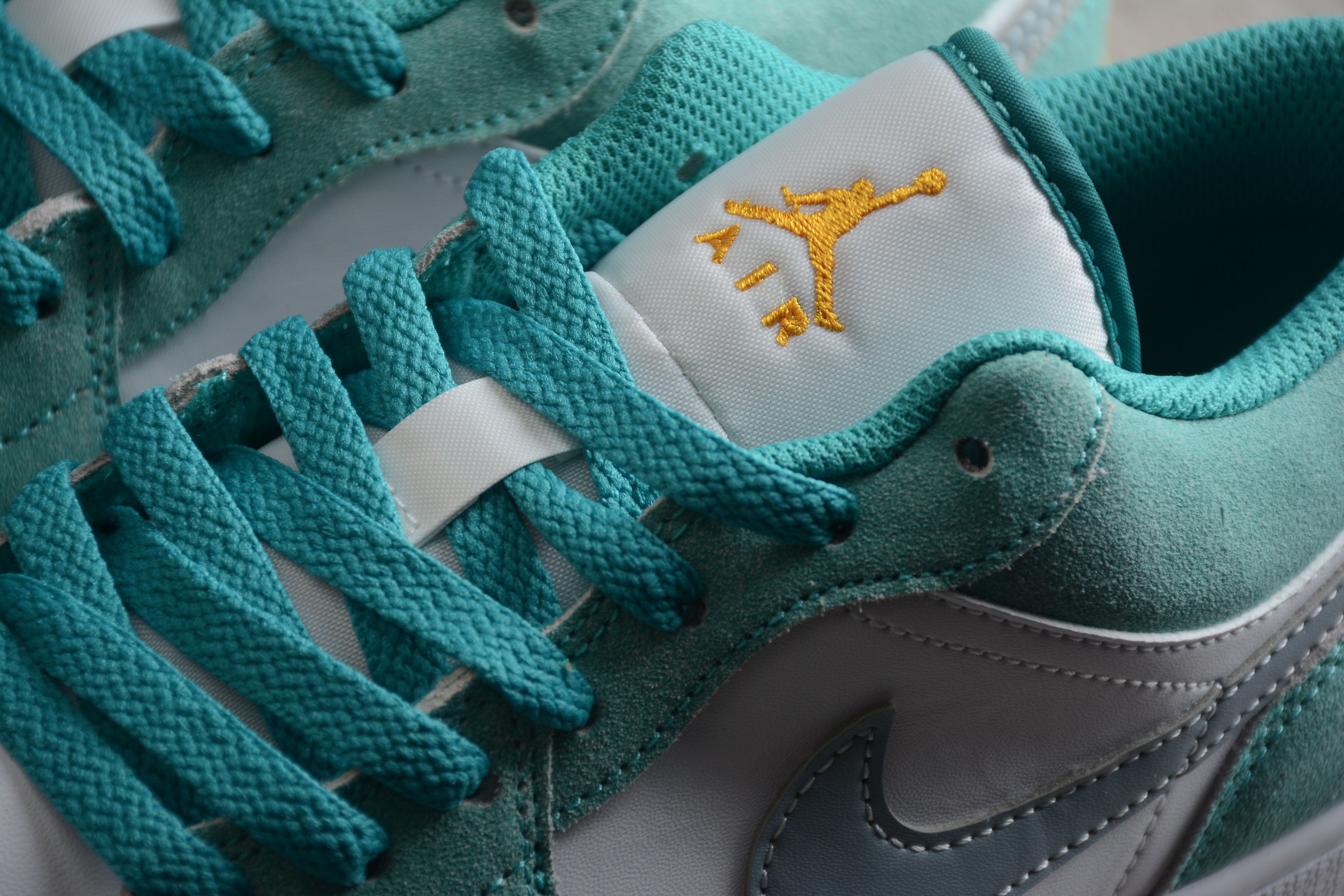 Jordan 1 Low – Turquesa Claro / Blanco