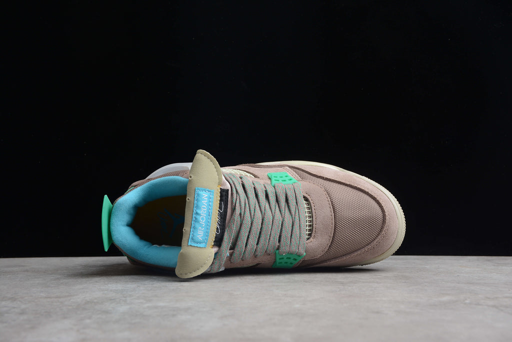 Air Jordan 4 – Marrón / Beige