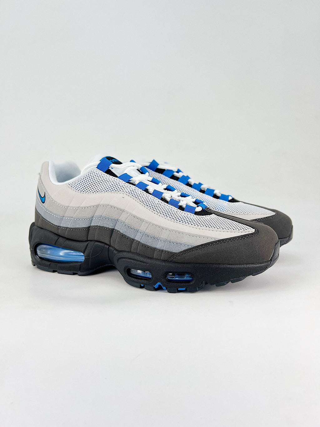 Air Max 95 – Negro / Blanco / Azul