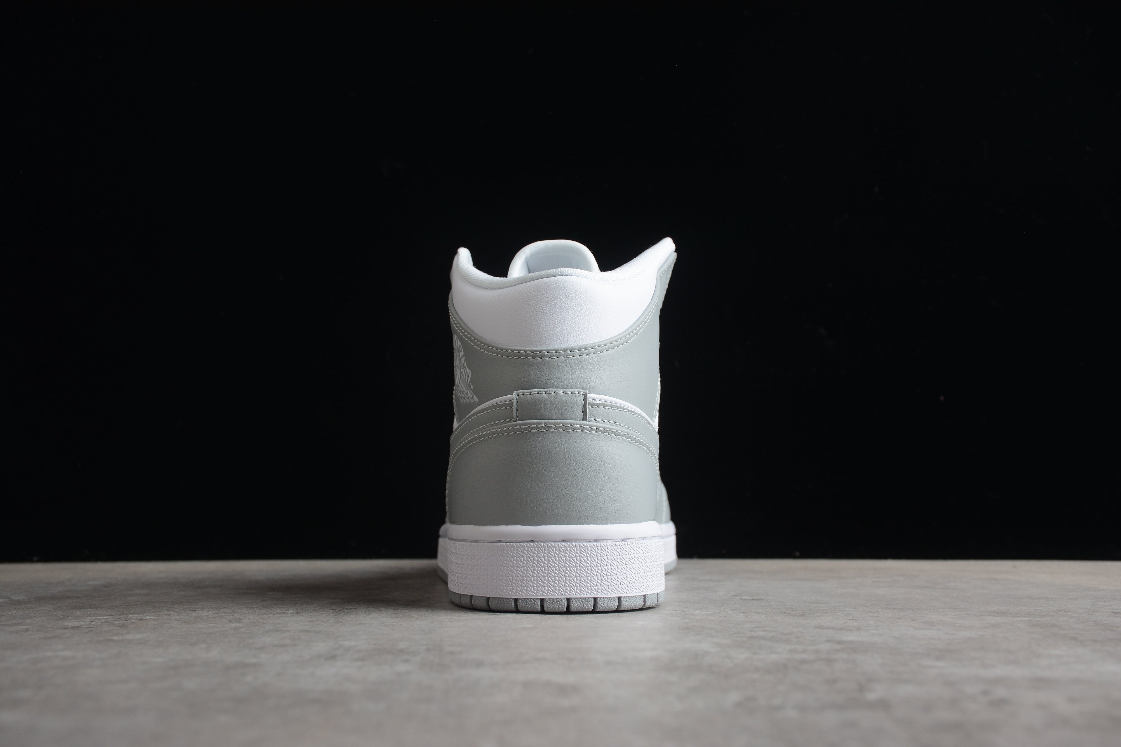 Air Jordan 1 Mid – Gris / Blanco