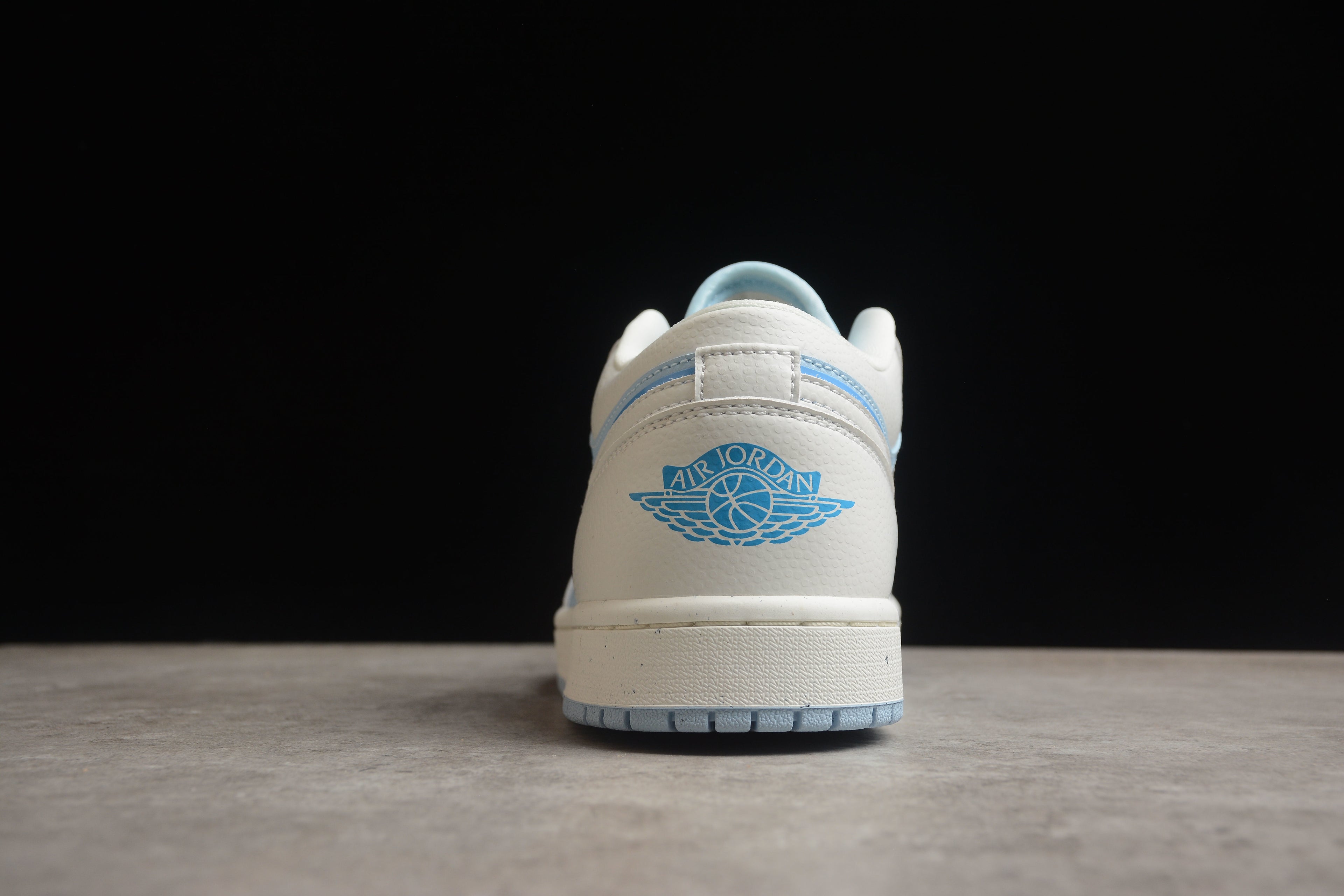Jordan 1 Low – Blanco / Azul