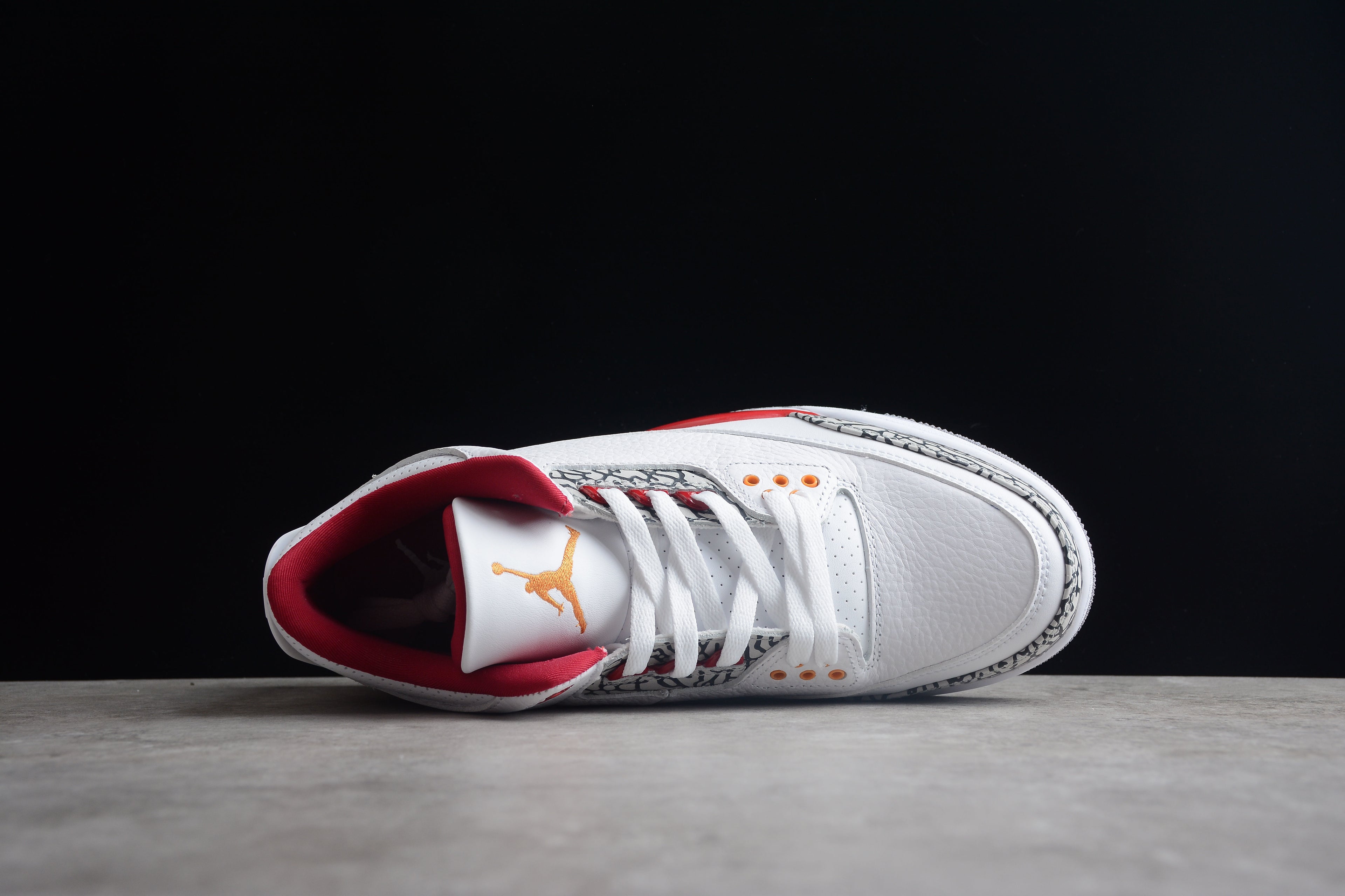 Air Jordan 3 – Blanco / Rojo