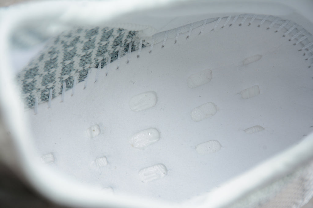 Adidas Yeezy 350 – Azul Claro / Blanco