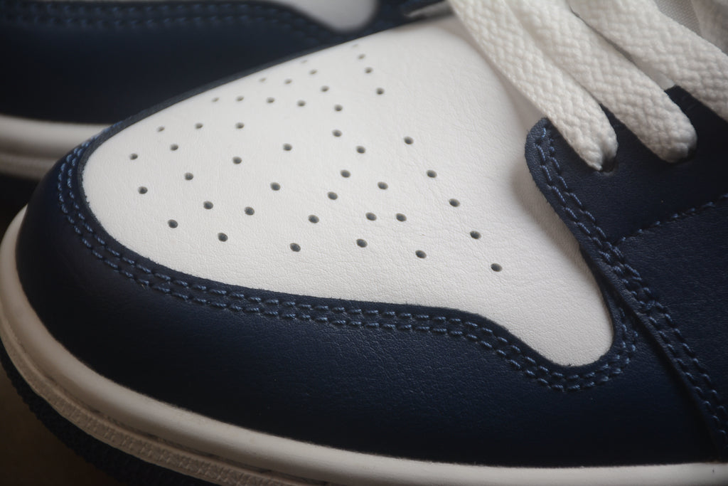 Jordan 1 Low – Azul / Blanco / Gris