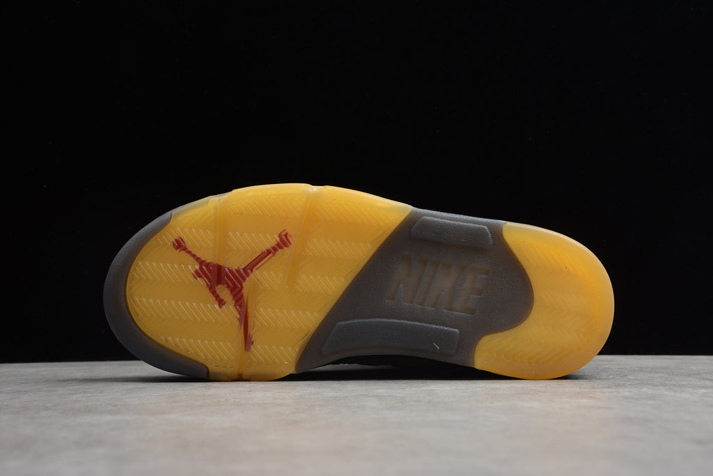 Air Jordan 5 – Gris