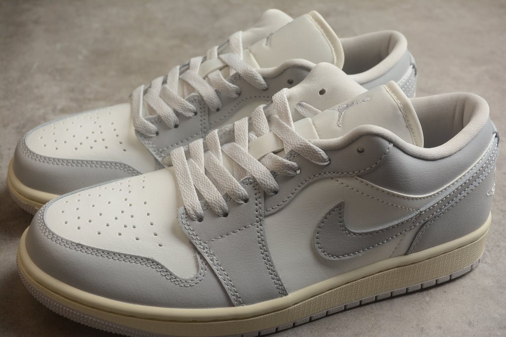 Jordan 1 Low – Beige Claro / Blanco
