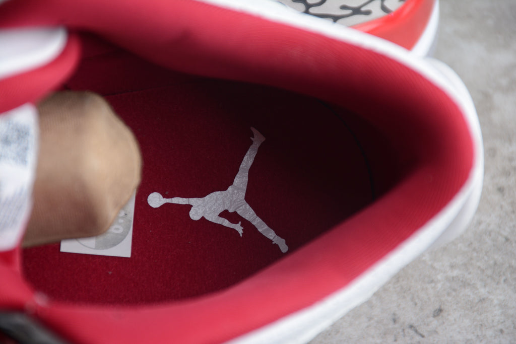 Air Jordan 3 – Blanco / Rojo