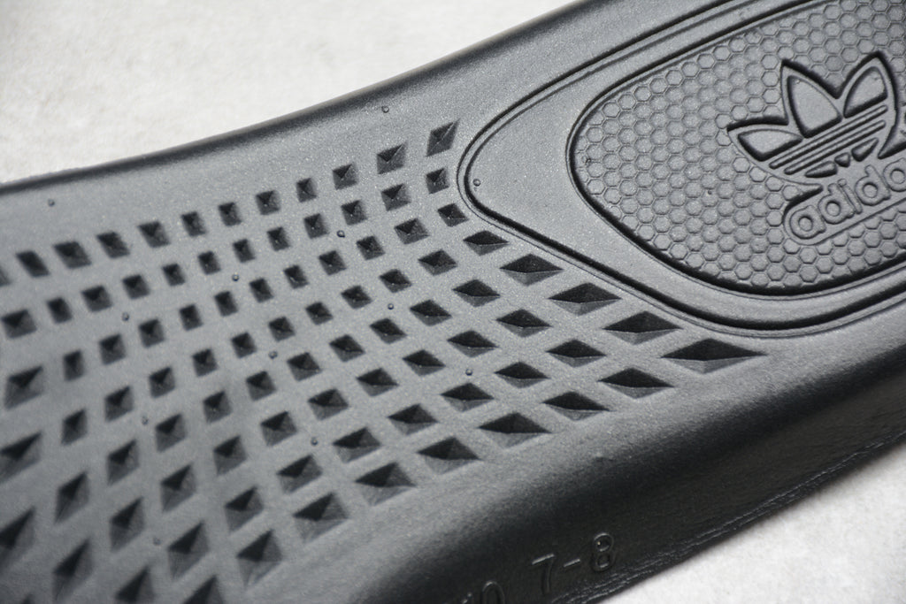 Adidas Yeezy 350 – Negro / Blanco