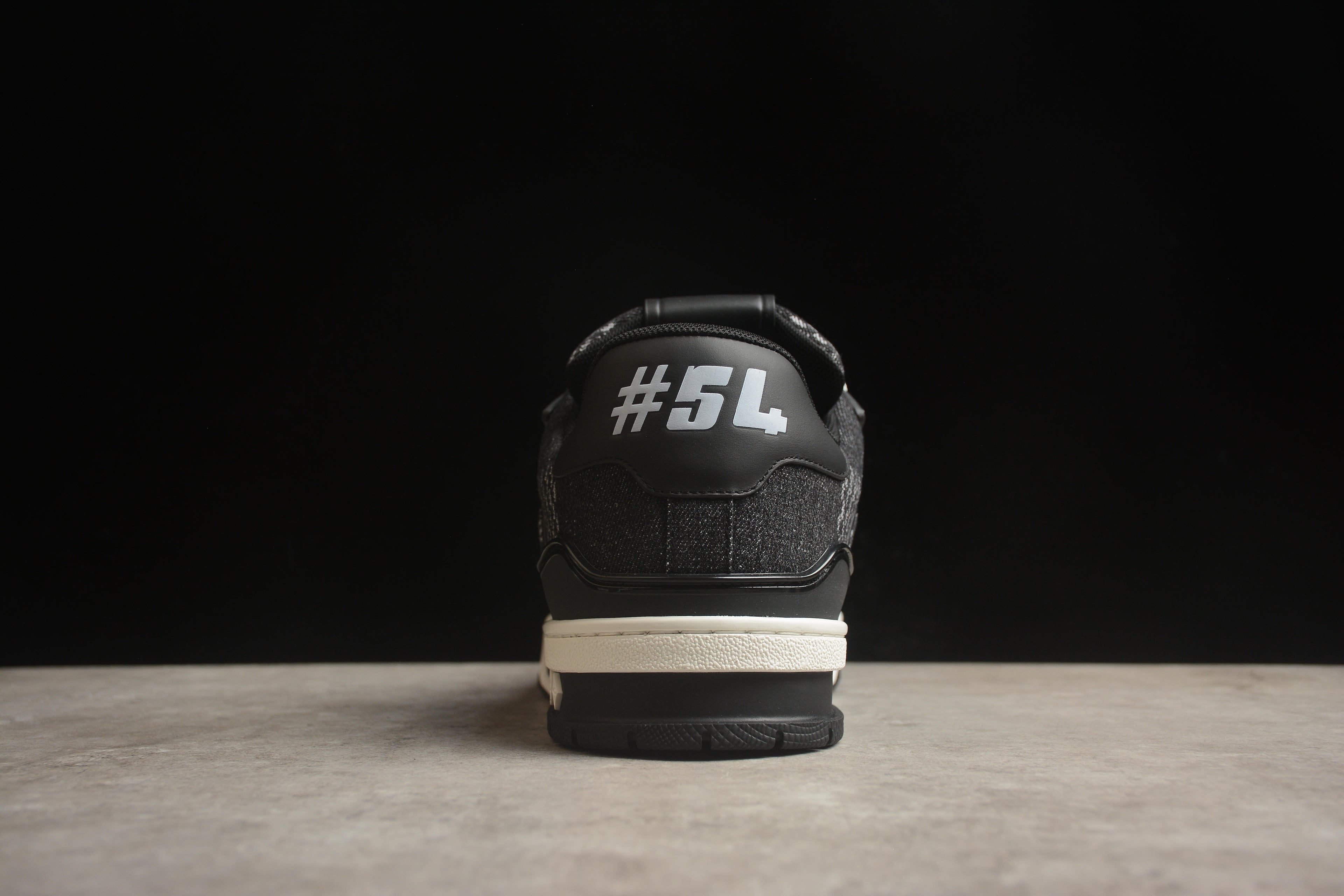 Louis Vuitton Trainer Low – Negro / Blanco