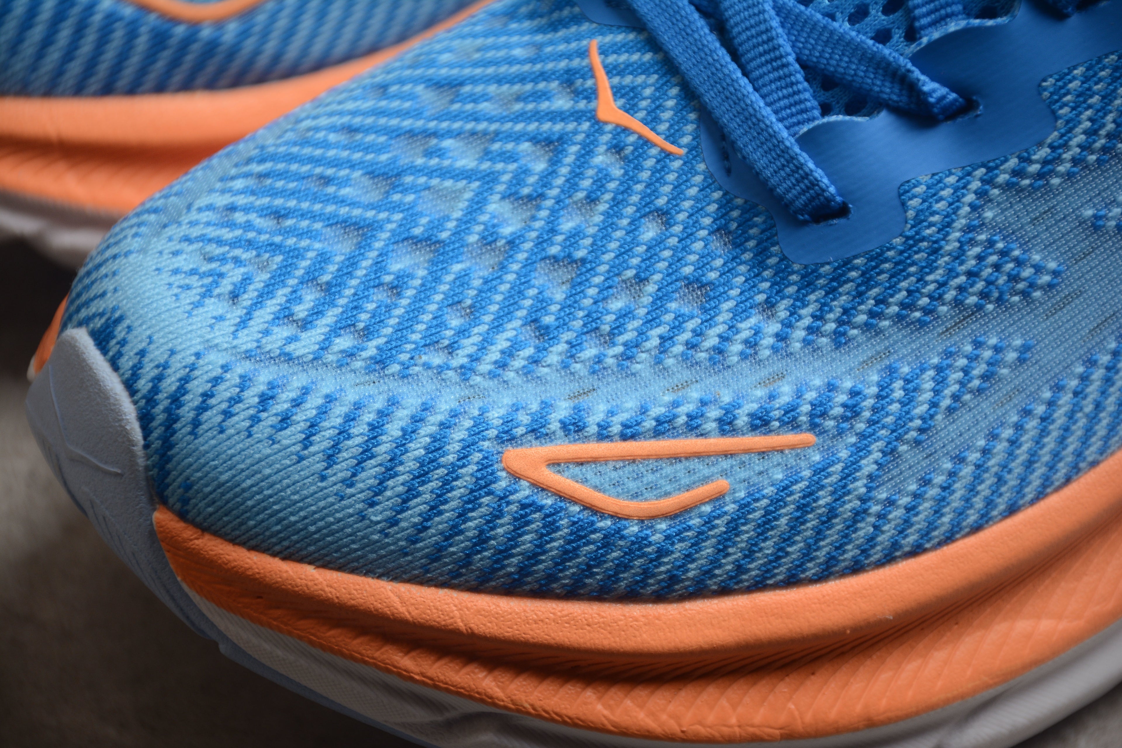 Hoka Clifton 9 – Azul / Naranja
