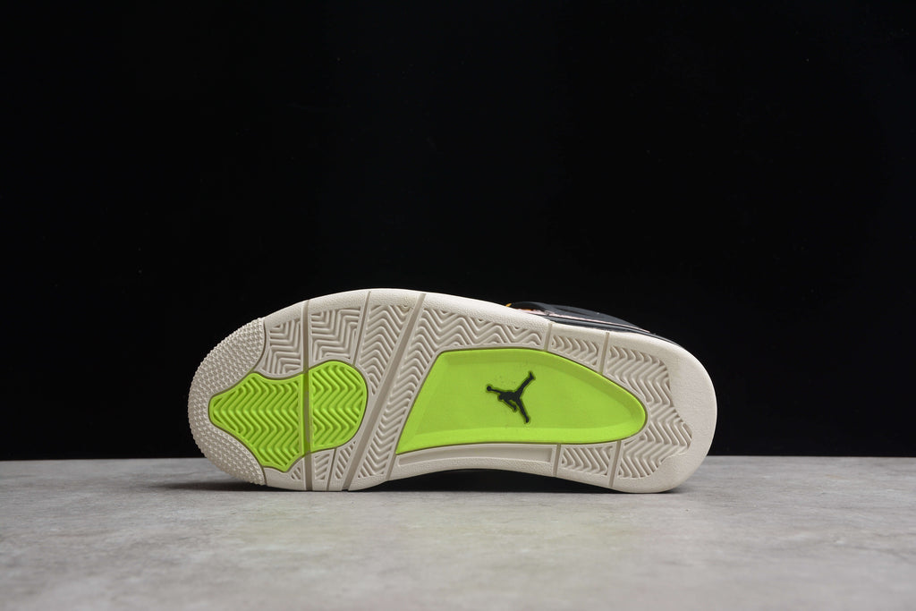 Air Jordan 4 – Rosa / Negro / Dorado