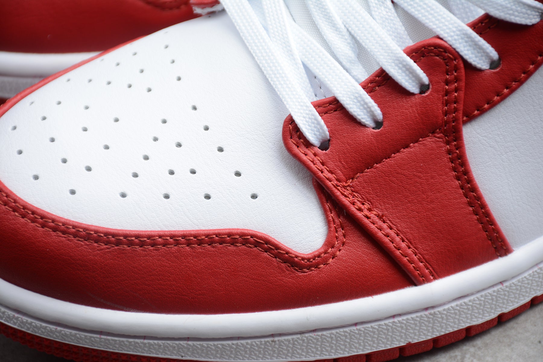 Jordan 1 Low – Rojo / Blanco