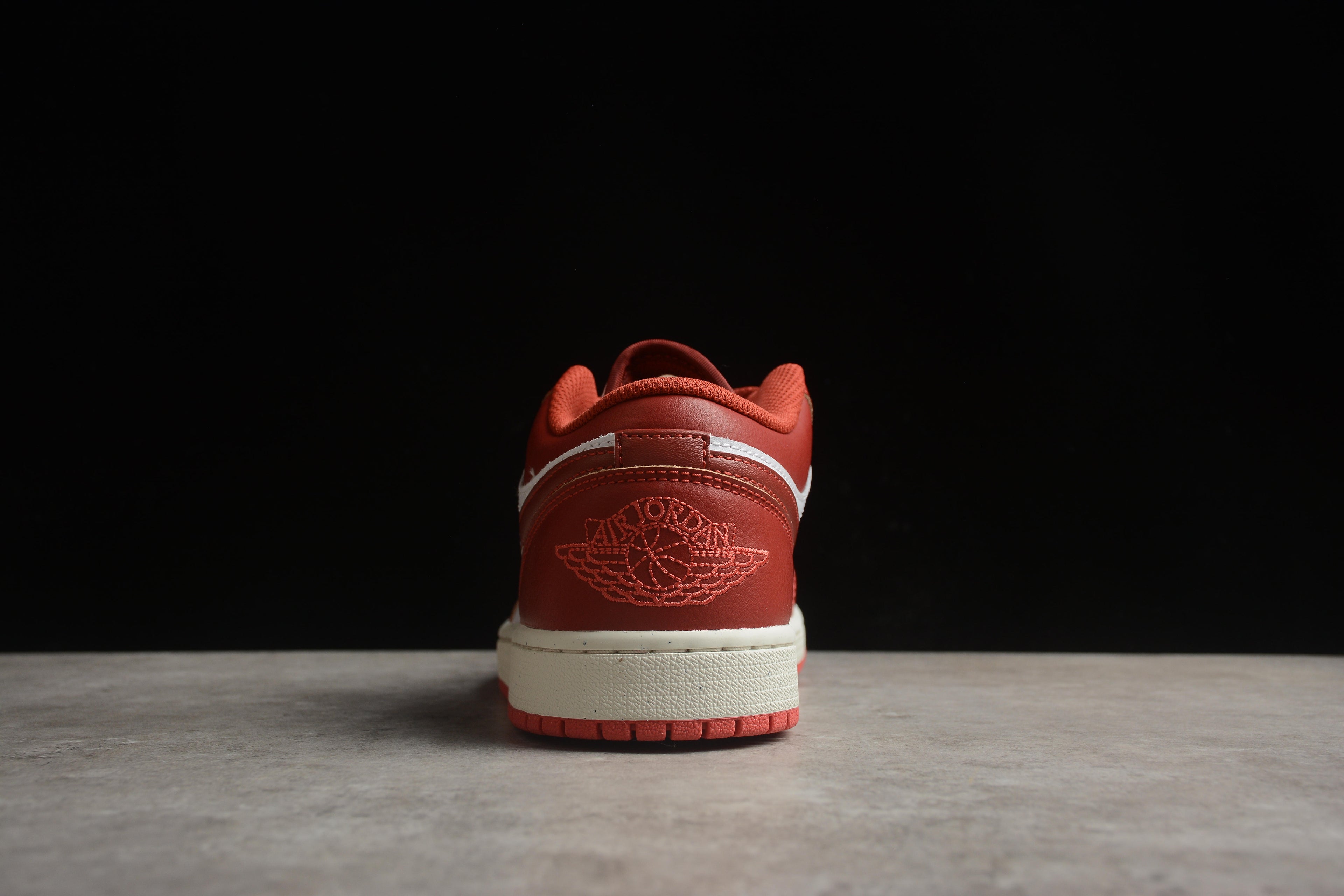 Jordan 1 Low – Rojo Oscuro