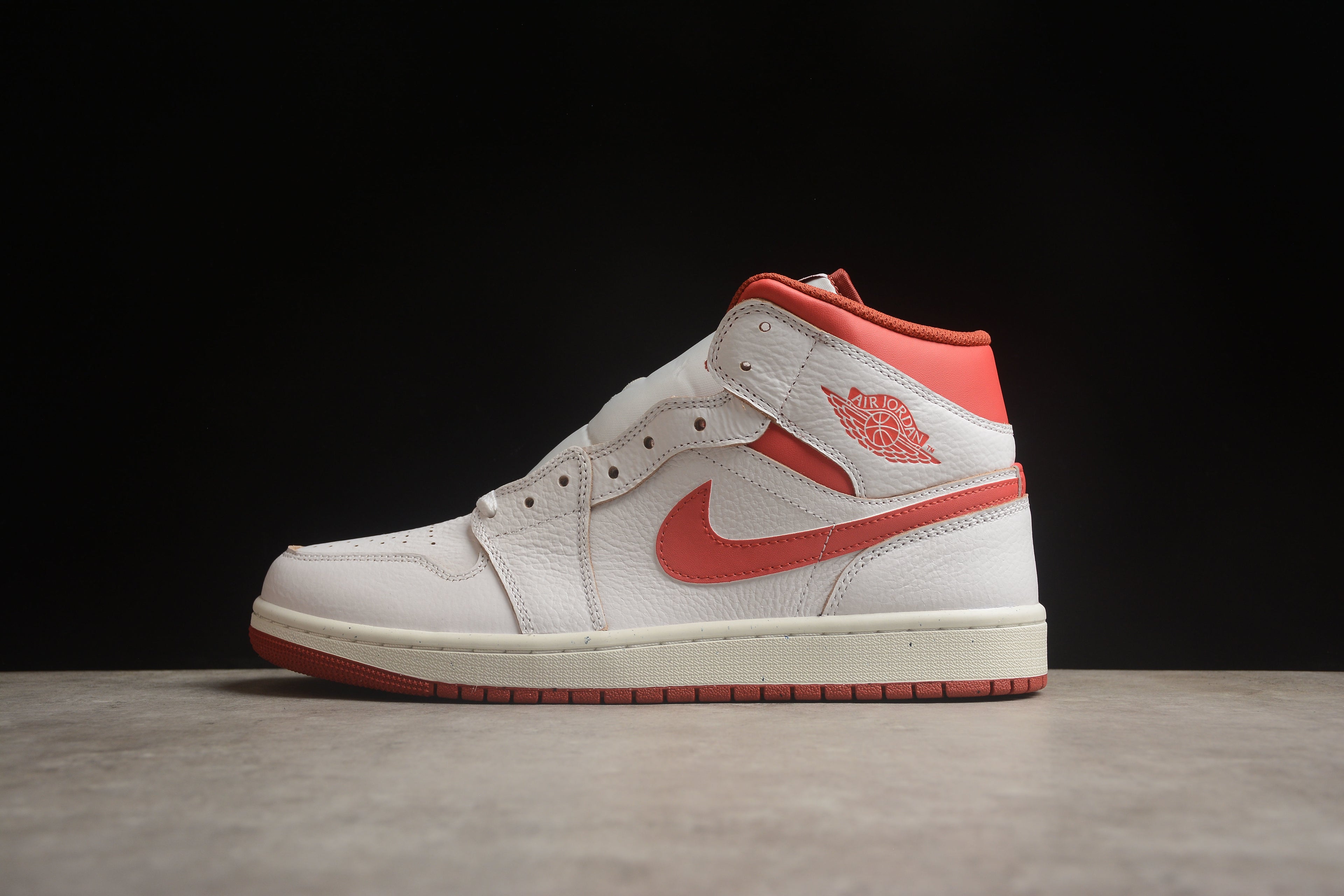 Air Jordan 1 Mid – Blanco / Rojo