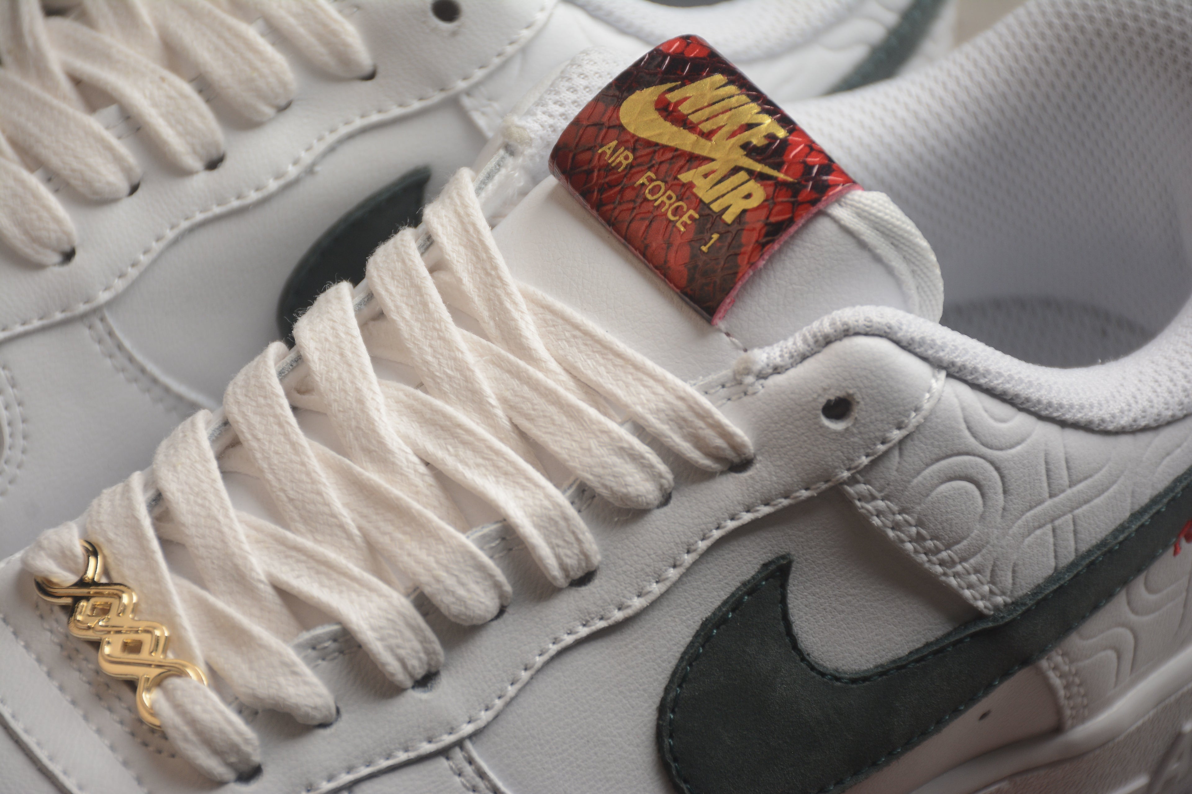 Nike Air Force 1 Low – Blanco / Gris